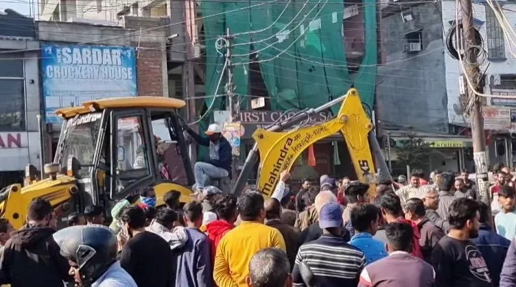 हरिद्वार में अतिक्रमणकारियों पर बड़ा एक्शन, 15 दिन बाद चलेगा बुलडोजर! ATIKARMAN HATAYA
