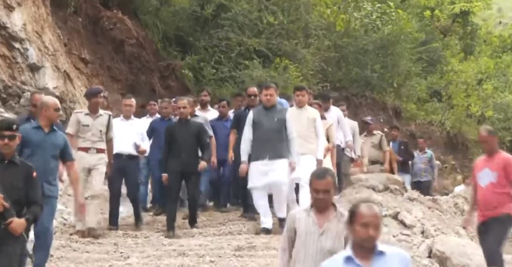 बागेश्वर पहुंचे सीएम धामी, आपदा प्रभावित क्षेत्र का किया स्थलीय निरीक्षण CM Dhami inspection disaster affected area in bageshwar