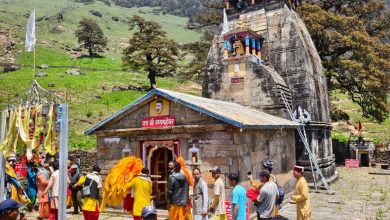जयकारों के बीच खुले द्वितीय केदार मद्महेश्वर धाम के कपाट, उमड़ी श्रद्धालुओं की भीड़ जयकारों के बीच खुले द्वितीय केदार मद्महेश्वर धाम के कपाट, उमड़ी श्रद्धालुओं की भीड़