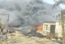 रुद्रपुर में कबाड़ के गोदाम में भड़की भीषण आग, मची अफरा-तफरी, मौके पर पहुंचा दमकल विभाग massive-fire-breaks-out-at-scrap-warehouse-in-rudrapur