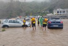 चंपावत में बड़ा हादसा: उफनती नदी में फंसे 50 से ज्यादा श्रद्धालु over-50-devotees-stranded-in-a-swollen-river-in-champawat